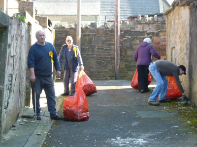 Lib Dem Litter pick Marsh House 2